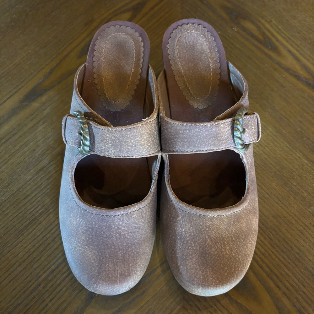 BareTraps Luna Backless Mules Size 8M Brown 2" Heel Clogs Built-In Arch Support